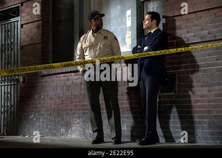 The Little Things est un prochain film de thriller psychologique de crime néo-noir américain écrit et réalisé par John Lee Hancock, et produit par Hancock et Mark Johnson. Les stars de cinéma Denzel Washington, Rami Malek et Jared Leto dans les rôles principaux, avec Natalie Morales, Terry Kinney, Chris Bauer, Joris Jarsky, Isabel Arraiza et Michael Hyatt dans les rôles de soutien. Cette photographie est à usage éditorial exclusif et est le droit d'auteur de la compagnie de film et/ou le photographe affecté par la compagnie de film ou de production et ne peut être reproduite que par des publications en conjonction avec la promotion de la Banque D'Images