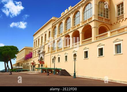 La façade et les canons du Palais de Monaco. Banque D'Images