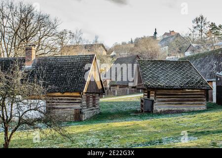 Vysoky Chlumec,République tchèque-décembre 30,2020.Musée en plein air des bâtiments ruraux.Architecture folklorique dans les Hautes-terres de Bohême centrale.résidentiel, agr Banque D'Images