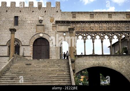 Viterbo, Latium, Italie. Piazza San Lorenzo. Palazzo dei Papi (13thC Palais papal) résidence officielle papale entre 1257-1281 Banque D'Images