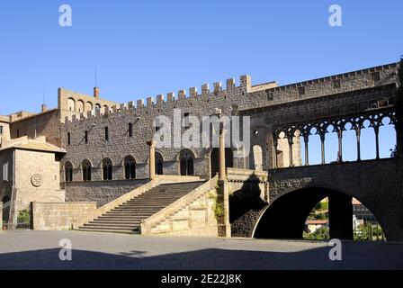 Viterbo, Latium, Italie. Piazza San Lorenzo. Palazzo dei Papi (13thC Palais papal) résidence officielle papale entre 1257-1281 Banque D'Images