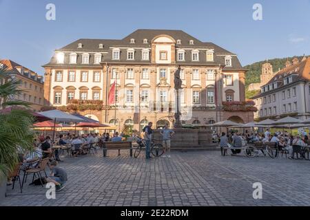 Heidelberg, Allemagne - 1 août 2020 : place de la vieille ville sous le soleil de la fin de l'après-midi Banque D'Images