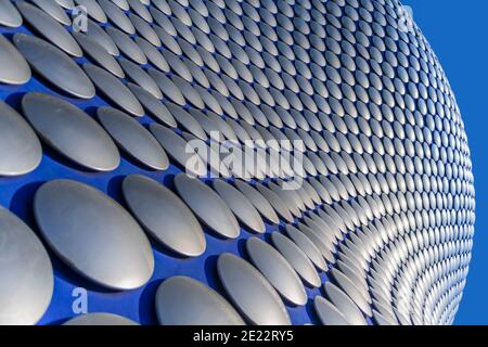 Le bâtiment Selfridges fait partie du célèbre centre commercial Bullring et abrite le grand magasin Selfridges. Il a été conçu par future Systems A. Banque D'Images