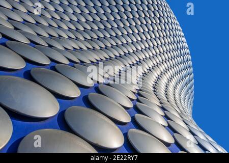 Le bâtiment Selfridges fait partie du célèbre centre commercial Bullring et abrite le grand magasin Selfridges. Il a été conçu par future Systems A. Banque D'Images