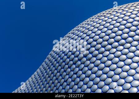 Le bâtiment Selfridges fait partie du célèbre centre commercial Bullring et abrite le grand magasin Selfridges. Il a été conçu par future Systems A. Banque D'Images