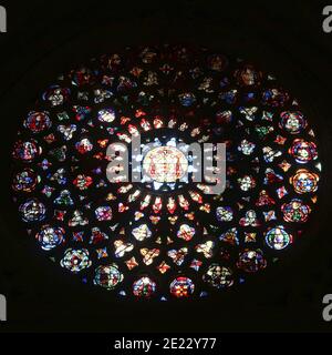 SÉGOVIE, ESPAGNE - 24 septembre 2020: Tolède, Espagne - 24 - septembre - 2020: Vitraux à l'intérieur de la cathédrale de Tolède en Espagne Banque D'Images