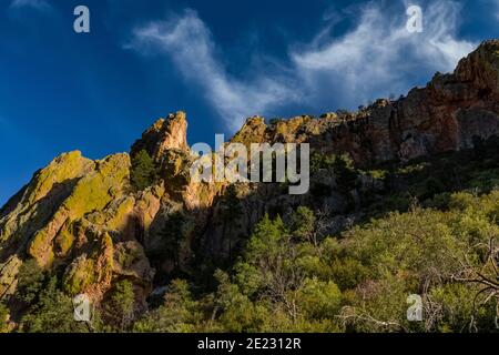 Montagnes spectaculaires de Chiricahua vues depuis Cave Creek Canyon dans la forêt nationale de Coronado, Arizona, États-Unis Banque D'Images