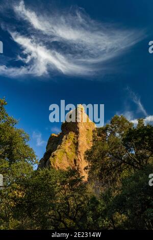 Montagnes spectaculaires de Chiricahua vues depuis Cave Creek Canyon dans la forêt nationale de Coronado, Arizona, États-Unis Banque D'Images