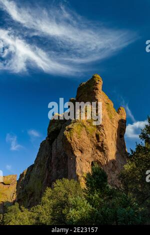 Montagnes spectaculaires de Chiricahua vues depuis Cave Creek Canyon dans la forêt nationale de Coronado, Arizona, États-Unis Banque D'Images