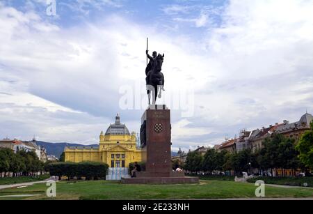 Gros plan de la première statue du roi de Croatie Tomislav à Zagreb, Croatie Banque D'Images