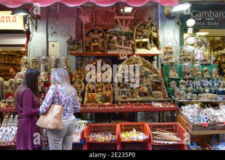 Krippenstrasse, Via San Gregorio Armeno, Napoli, Italie Banque D'Images