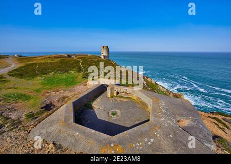 Image des bunkers allemands de la Seconde Guerre mondiale, des tours d'observation et de l'emplacement des armes à feu sur la côte nord-ouest, Jersey, îles Anglo-Normandes, royaume-uni Banque D'Images