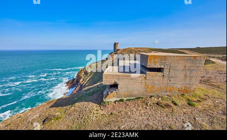 Image des bunkers allemands de la Seconde Guerre mondiale, des tours d'observation et de l'emplacement des armes à feu sur la côte nord-ouest, Jersey, îles Anglo-Normandes, royaume-uni Banque D'Images