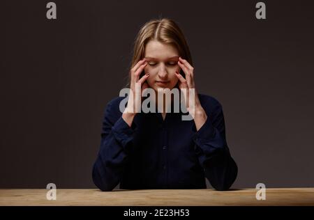 Gros plan d'une femme triste et dépressive Banque D'Images