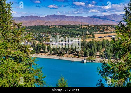 Vue sur le lac et le village de Tekapo depuis le mont John Banque D'Images