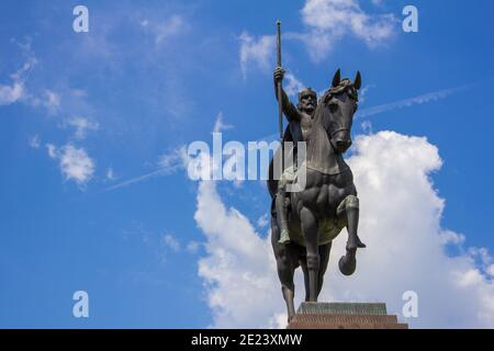 ZAGREB, CROATIE - 24 mai 2012 : statue du roi Tomislav, statue du premier roi croate, sur la place du roi Tomislav à Zagreb, Croatie Banque D'Images