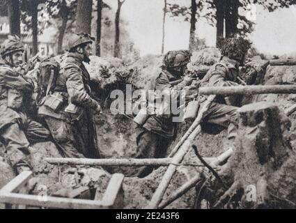 La photo archivistique des parachutistes britanniques se fortifie dans la tête du pont d'Arnhem. Banque D'Images