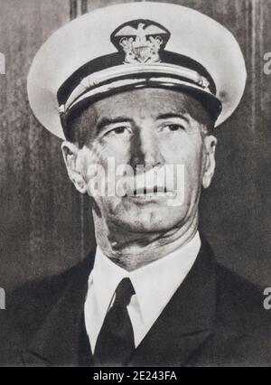 L'amiral Ernest King (1878 - 1956) était commandant en chef, United States fleet (COMINCH) et chef des opérations navales (ONC) durant la Seconde Guerre mondiale. Banque D'Images