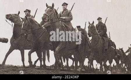 1939. Seconde Guerre mondiale. La cavalerie polonaise pousse une reconnaissance. Banque D'Images