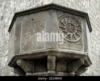 Viterbo, Latium, Italie. Chiesa di San Francesco (église) Pulpit hexagonal extérieur (1238) comme un mémorial de Bernardino de la prédication de Sienne à Viterbo Banque D'Images