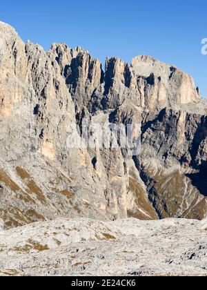 Les pics de Focoson. Le plateau alpin Altipiano delle Pale di San Martino dans le groupe Pala dans les dolomites du Trentin. Le groupe Pala fait partie Banque D'Images