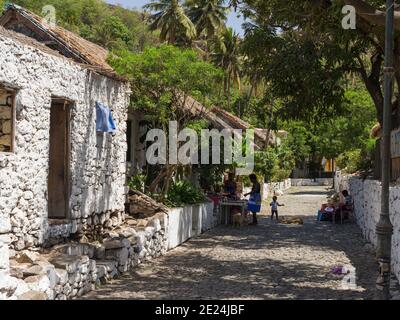 Rua Banana avec des maisons traditionnelles datant de la fondation de la ville au XVe siècle. Cidade Velha, centre historique de Ribeira Grande, liste Banque D'Images