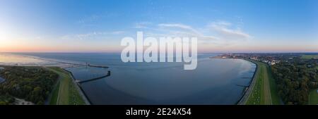 Vue sur les drones, Panorama de paysage avec vue sur la baie de Grimmershoerner, Cuxhaven, Basse-Saxe, Allemagne, Europe Banque D'Images