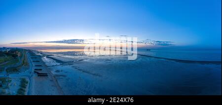 Vue sur les drones, Panorama de paysage avec vue sur la baie de Grimmershoerner, Cuxhaven, Basse-Saxe, Allemagne, Europe Banque D'Images