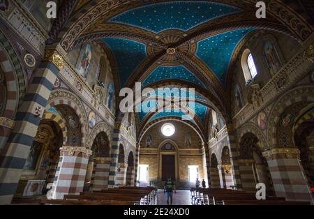 BOBBIO, ITALIE, 20 AOÛT 2020 - l'intérieur de la cathédrale de Bobbio, Santa Maria Assunta, est une église paroissiale de Bobbio dans la province de Piacenza, Banque D'Images