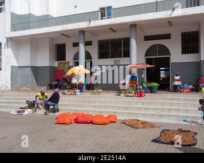 Le marché. Ville d'Assomada (Somada). Île de Santiago (Ilha de Santiago), îles du Cap-Vert dans l'Atlantique équatorial. Banque D'Images