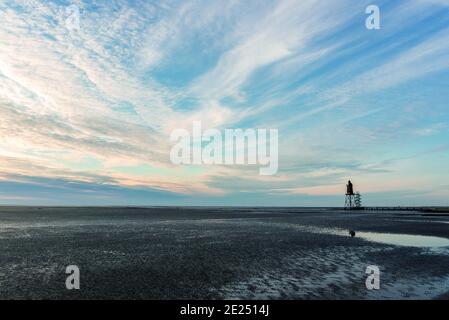 Mer des Wadden avec le phare Obereversand, Dorum-Neufeld, Basse-Saxe, Allemagne, Europe Banque D'Images