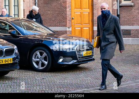 La Haye, pays-Bas. 12 janvier 2021. LA HAYE, PAYS-BAS - JANVIER 12 : le ministre des Affaires étrangères Stef Blok arrive à Binnenhof pour une consultation du Comité ministériel COVID-19 le 12 janvier 2021 à la Haye, pays-Bas. (Photo de Jeroen Meuwsen/BSR Agency/Alay Live News) Banque D'Images