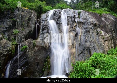 Chutes d'eau de tigre à Bodimettu, Tamilnadu Banque D'Images