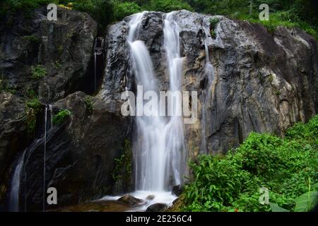 Chutes d'eau de tigre à Bodimettu, Tamilnadu Banque D'Images