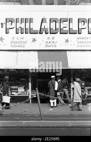 Scène de rue. Philadelphie, États-Unis, 1976 Banque D'Images