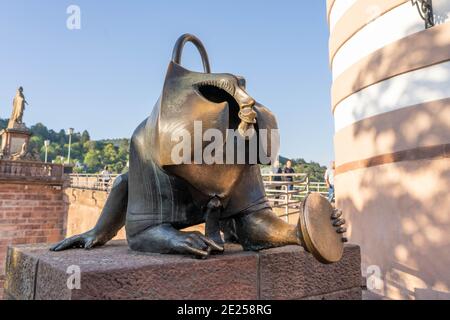Heidelberg, Allemagne - 1 août 2020 : Heidelberg Bridge Copper Monkey avant le coucher du soleil Banque D'Images