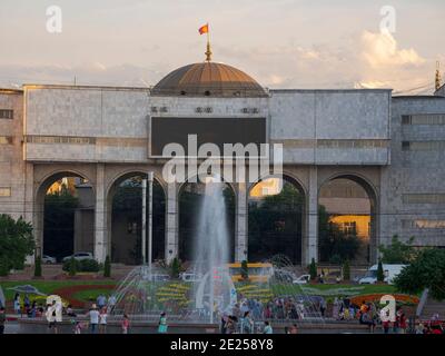 Ala trop place dans le centre-ville. La capitale Bishkek située dans les contreforts de Tien Shan. Asie, Asie centrale, Kirghizistan Banque D'Images