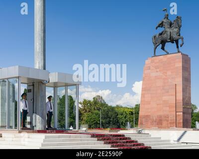 Remplacement de la protection. Ala trop place dans le centre-ville. La capitale Bichkek . Asie, Asie centrale, Kirghizistan Banque D'Images
