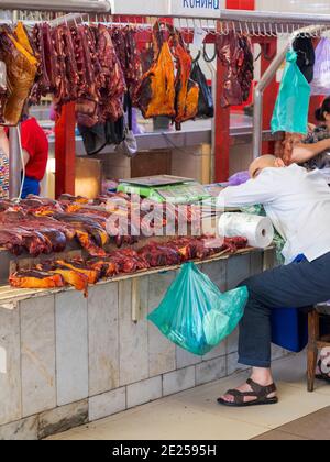 Osch-Bazar, boucherie. La capitale Bichkek . Asie, Asie centrale, Kirghizistan Banque D'Images