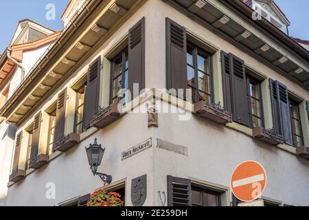 Heidelberg, Allemagne - 1 août 2020 : Vierge Marie avec soulagement de bébé sur la façade du bâtiment Banque D'Images