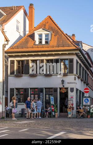 Heidelberg, Allemagne - 1 août 2020 : façade typique de la maison de Heidelberg avant le coucher du soleil Banque D'Images