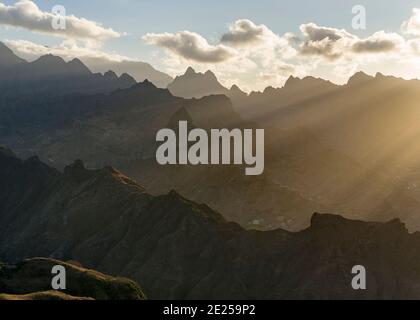 Vue de Delgadim vers la vallée de Ribeira Grande. Île Santo Antao, Cap-Vert dans l'atlantique équatorial. Avril Banque D'Images