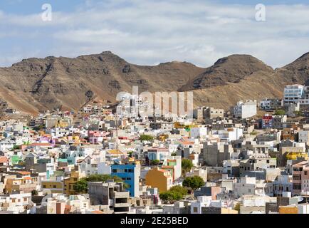 Vue sur la ville. Ville Mindelo, un port maritime sur l'île de Sao Vicente, Cap-Vert dans l'atlantique équatorial. Afrique, avril Banque D'Images