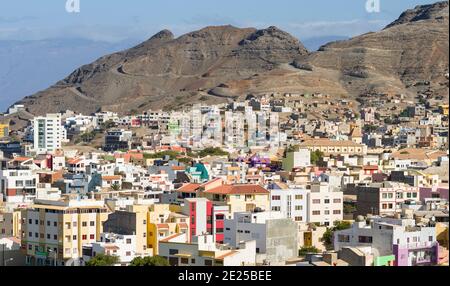 Vue sur la ville. Ville Mindelo, un port maritime sur l'île de Sao Vicente, Cap-Vert dans l'atlantique équatorial. Afrique, avril Banque D'Images