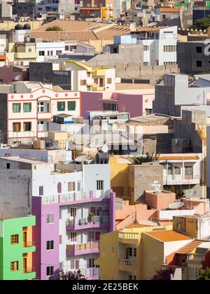 Vue sur la ville. Ville Mindelo, un port maritime sur l'île de Sao Vicente, Cap-Vert dans l'atlantique équatorial. Afrique, avril Banque D'Images