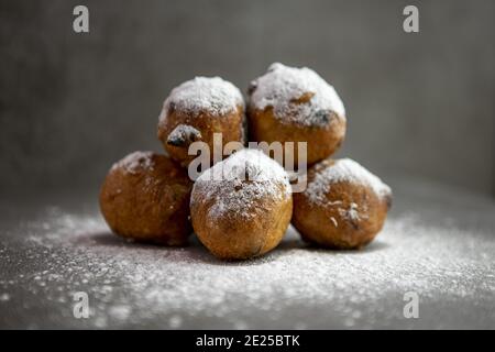 Spécialité du nouvel an hollandais Oliebollen Banque D'Images