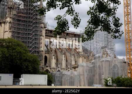La cathédrale Notre Dame en réparation, Paris, France. Banque D'Images