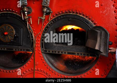 La chaudière qui fournit la vapeur pour faire fonctionner les pompes À la station de pompage de Crofton sur le point le plus élevé Le canal Kennet et Avon.Great Bedwyn Banque D'Images