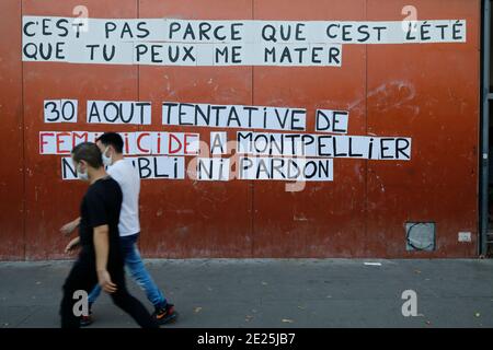 Slogan féministe sur un mur de rue de Paris, France Banque D'Images