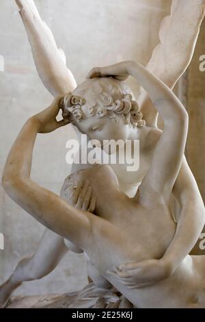 Musée du Louvre, Paris, France. Antonio Canova, psyché ressuscité par le baiser de Cupid, marbre, 1793. Banque D'Images